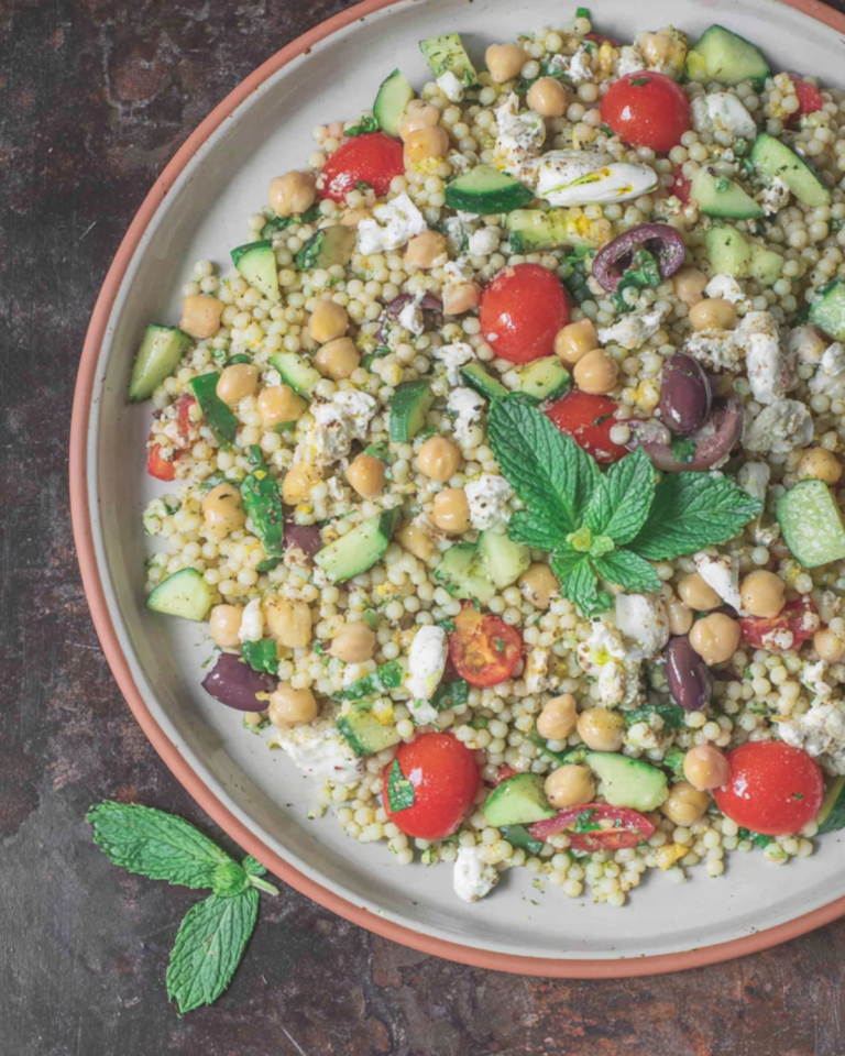 Mediterraner Couscous-Salat – frisch, aromatisch und einfach zubereitet