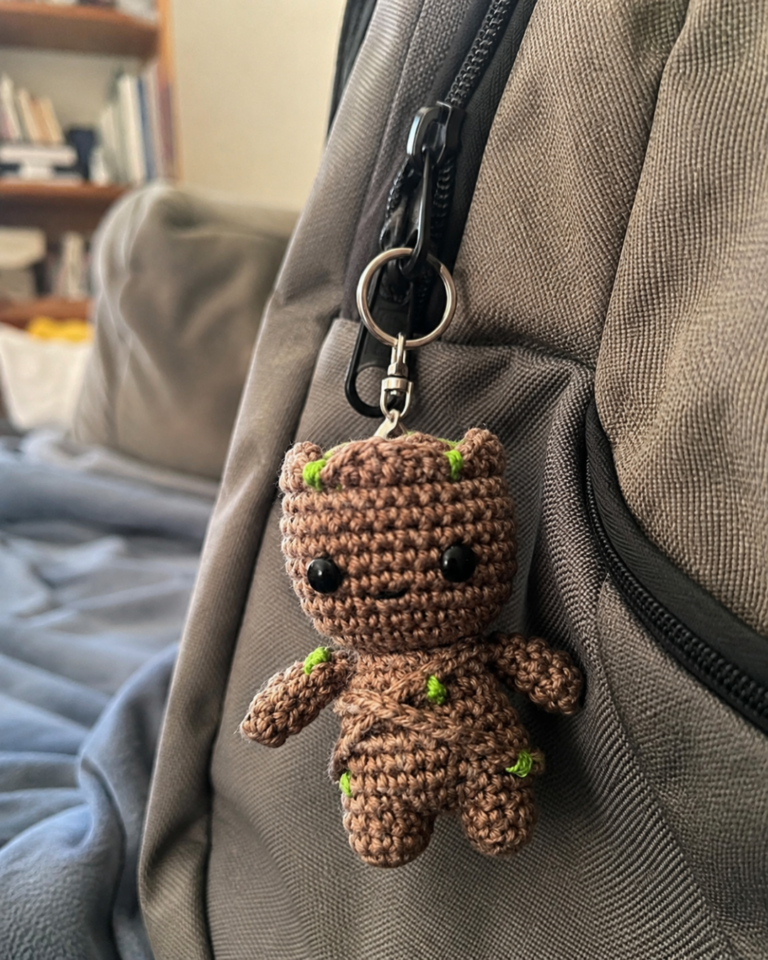 Baby Groot Schlüsselanhänger: Amigurumi Häkelanleitung