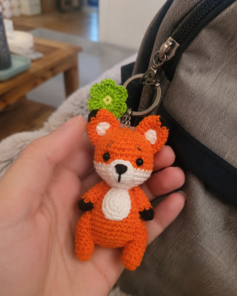 Kleiner Fuchs Schlüsselanhänger: Amigurumi Häkelanleitung